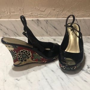 Women’s wedge sandals